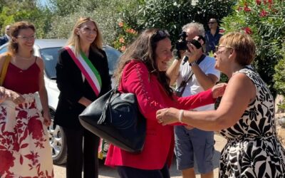 I MOMENTI PIÚ SIGNIFICATIVI DELLA VISITA DELLA MINISTRA ALESSANDRA LOCATELLI NELLA VILLA DELLA LEGALITÀ – 18 LUGLIO 2025 – SAN TEODORO, BAIA SALINEDDA